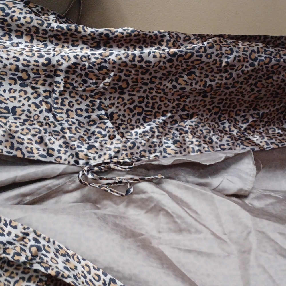 Women's Robe - Picture 3 of 5